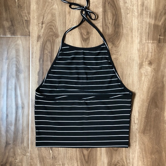 striped halter crop top - black/white - Picture 3 of 5